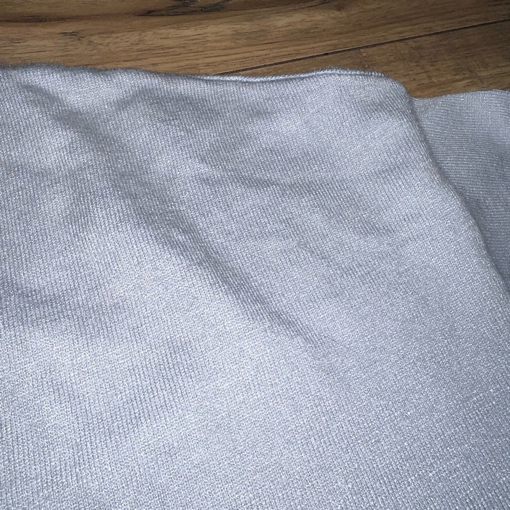 sweater - Picture 3 of 5